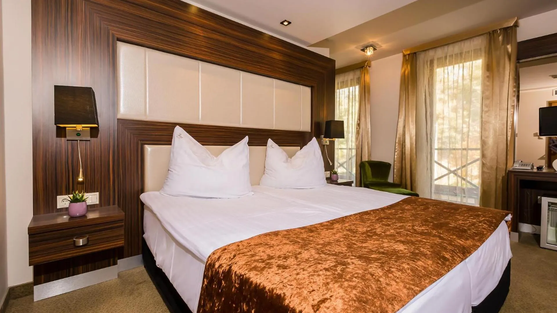 Duna Garden Hotel Будапешт